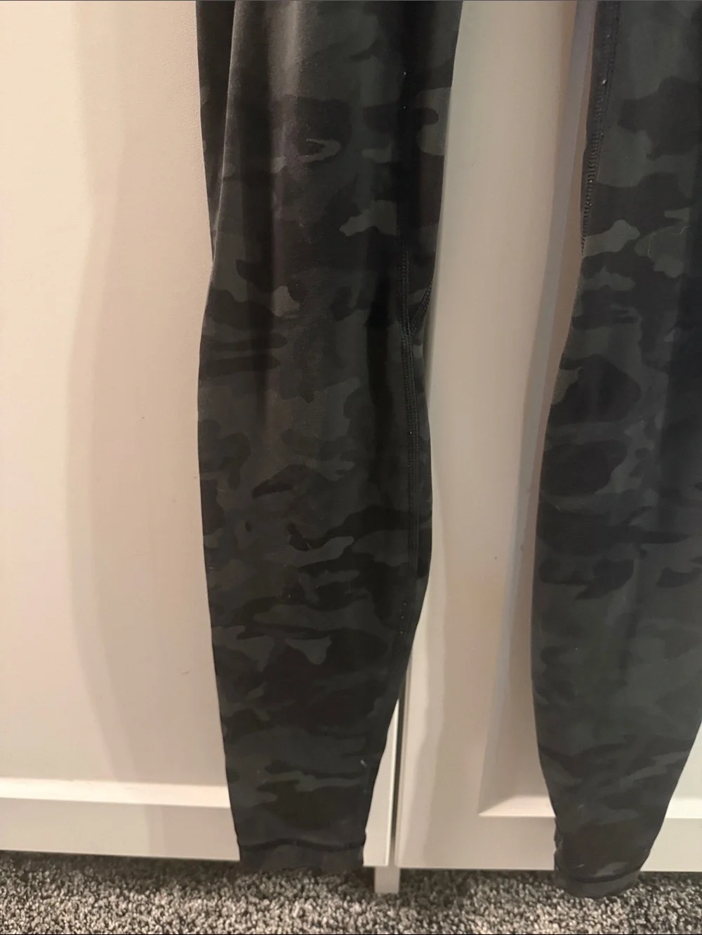 Lululemon Women’s Size 0 High Rise Leggings Black Camo Full Length